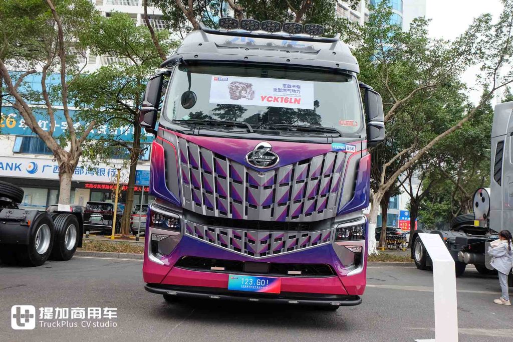 玉柴的燃气机也这么给力？乘龙、欧曼等品牌都在用，带你看玉柴年会上的燃气重卡阵容！