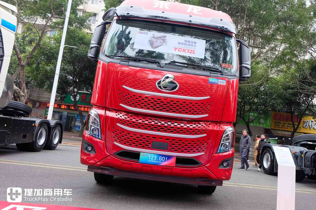 柴油动力扎实，飞轮增程动力更抢眼！玉柴2026合作伙伴大会现场还有哪些重卡车型？
