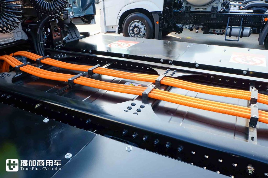 纯电平台+480KM续航，专为资源运输打造！北京重卡蓝梦7纯电动牵引车实力几何？