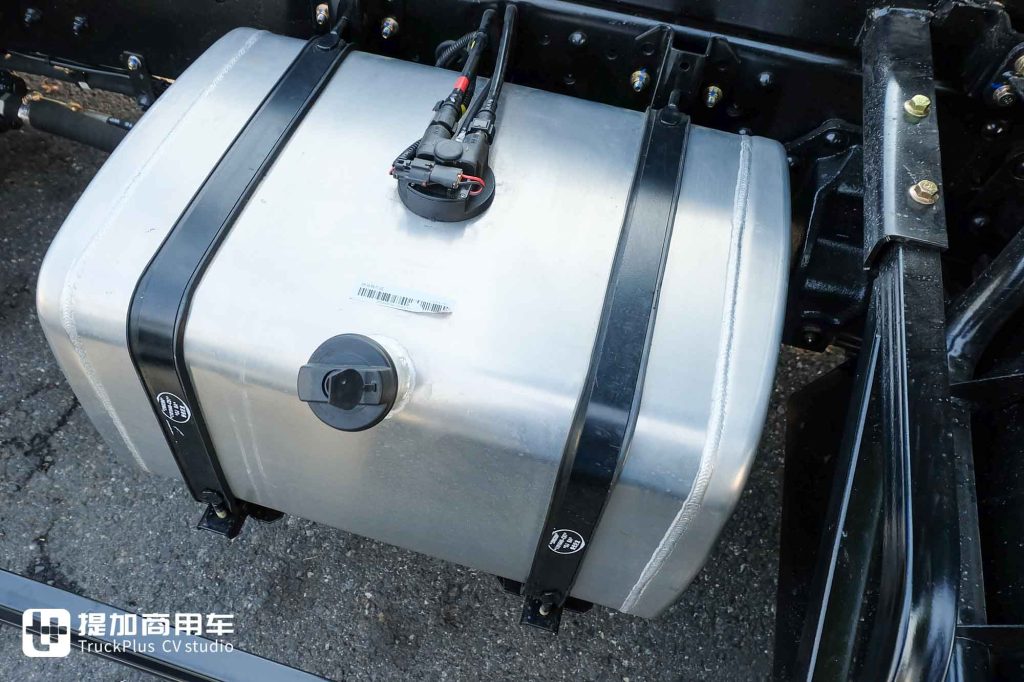 极限承载能力突出，还有1830MM宽体舒适驾驶室？飞碟金牛X5小自卸车实拍