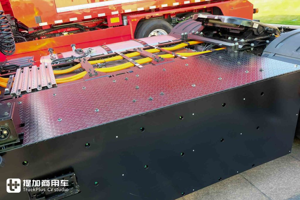 续航超2000KM的新能源重卡?远程星瀚H 2000度电液态新能源4×2牵引车来袭!