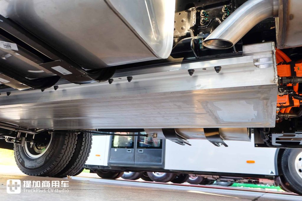 续航超1500公里的新能源轻卡来袭,还有智慧生活舱,远程星智TXM液态新能源轻卡实拍!