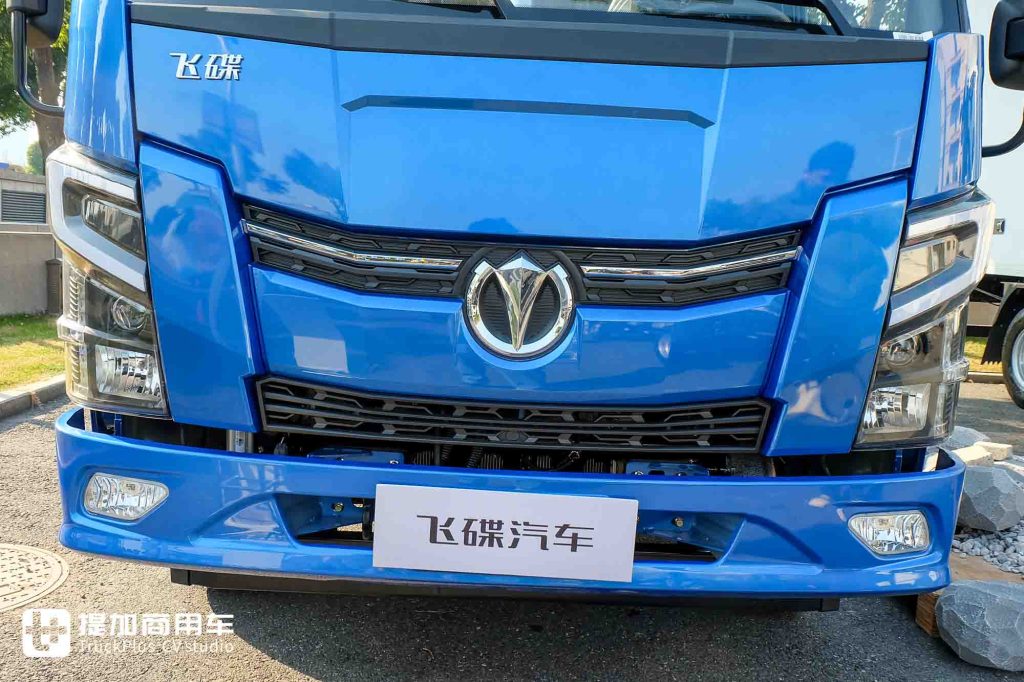 极限承载能力突出，还有1830MM宽体舒适驾驶室？飞碟金牛X5小自卸车实拍