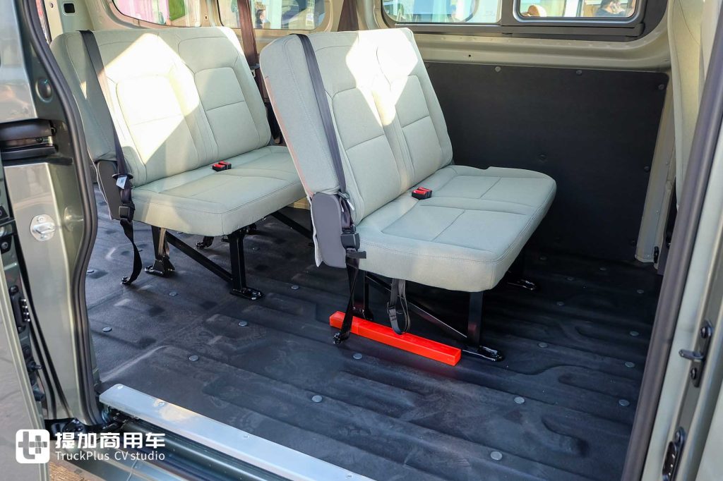 超充长续航，能拉多赚的超能Van？远程星享V8E明窗版实拍评测