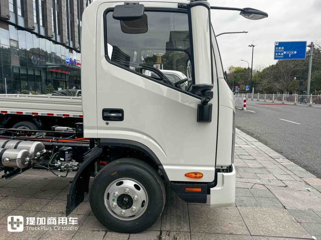 续航无忧，城配新选！亿纬140度电+2C快充，江淮新能源EV9轻卡评测