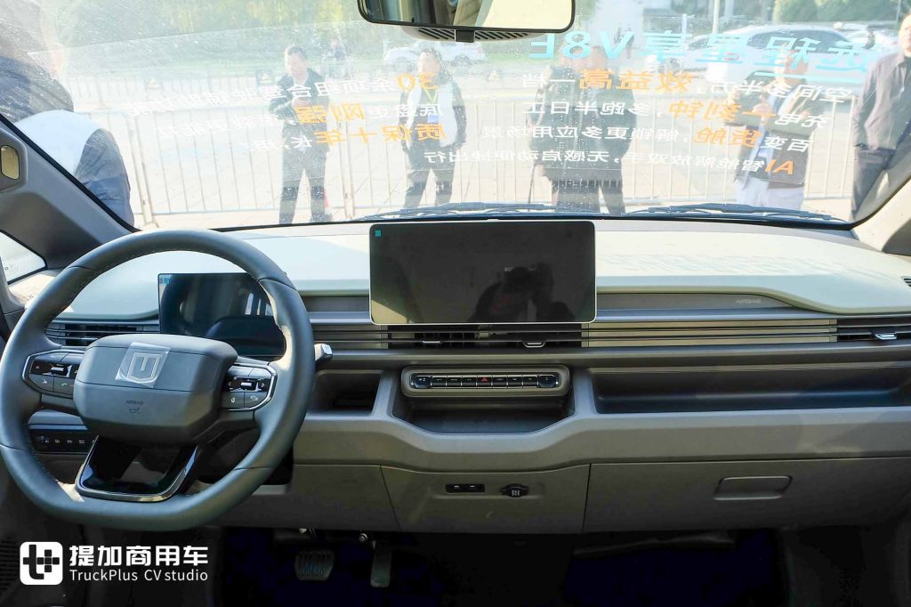 超充长续航，能拉多赚的超能Van？远程星享V8E明窗版实拍评测
