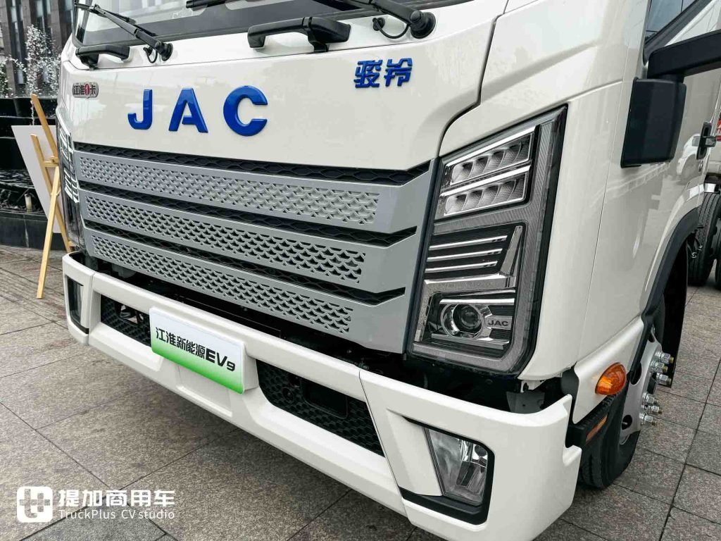 续航无忧，城配新选！亿纬140度电+2C快充，江淮新能源EV9轻卡评测