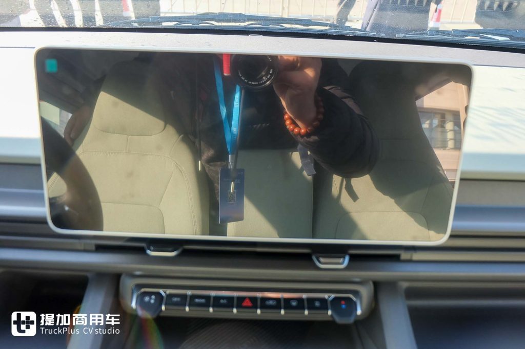 超充长续航，能拉多赚的超能Van？远程星享V8E明窗版实拍评测
