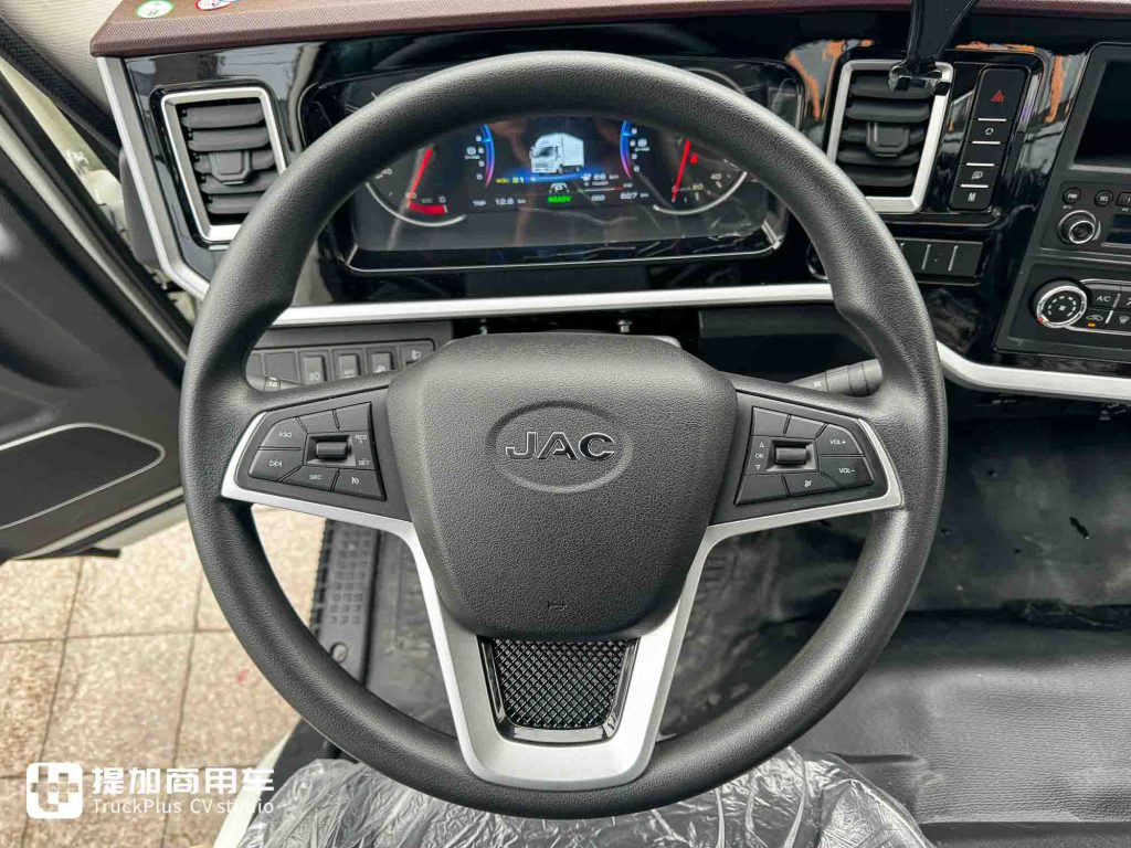 续航无忧，城配新选！亿纬140度电+2C快充，江淮新能源EV9轻卡评测
