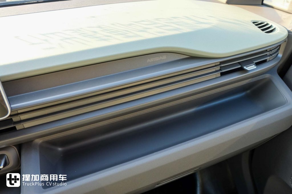 超充长续航，能拉多赚的超能Van？远程星享V8E明窗版实拍评测