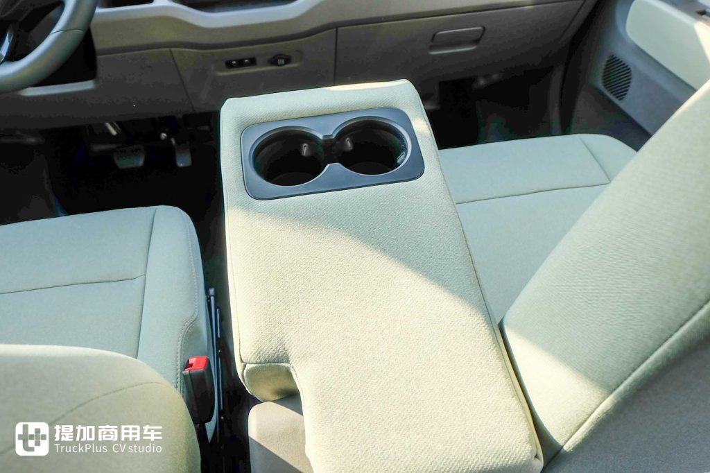 超充长续航，能拉多赚的超能Van？远程星享V8E明窗版实拍评测