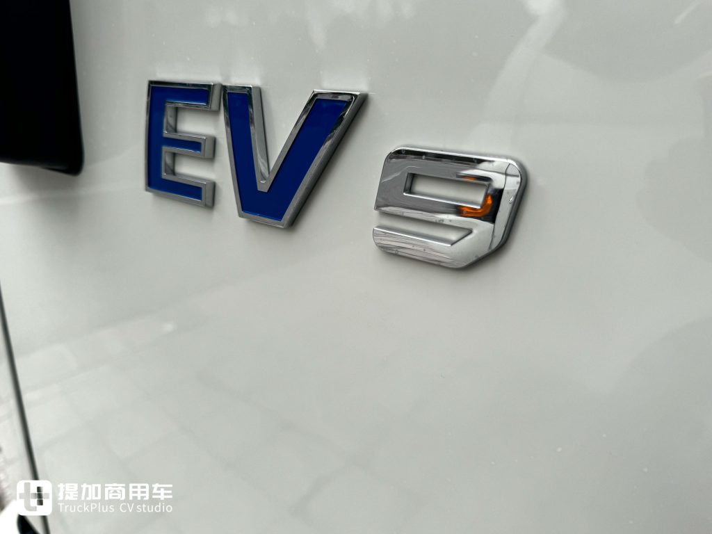 续航无忧，城配新选！亿纬140度电+2C快充，江淮新能源EV9轻卡评测