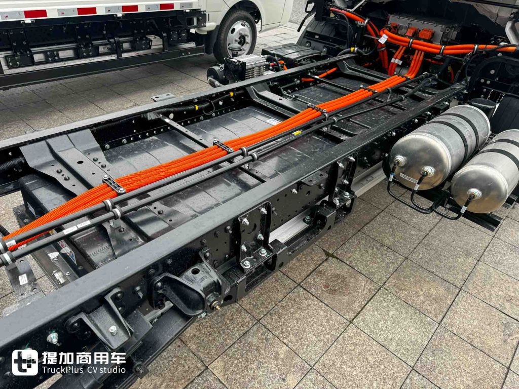 续航无忧，城配新选！亿纬140度电+2C快充，江淮新能源EV9轻卡评测