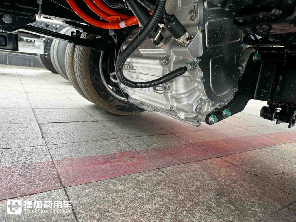 它是“走街串巷最强小卡”？超大电池+超强承载，江淮新能源EX6小卡实拍！