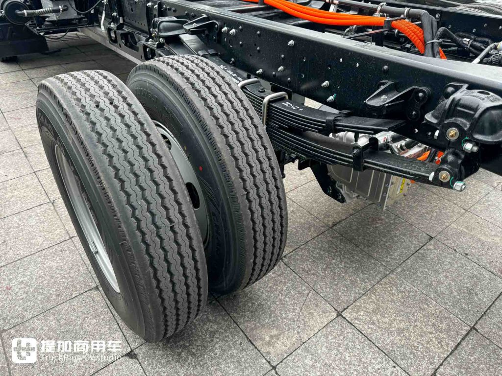 续航无忧，城配新选！亿纬140度电+2C快充，江淮新能源EV9轻卡评测