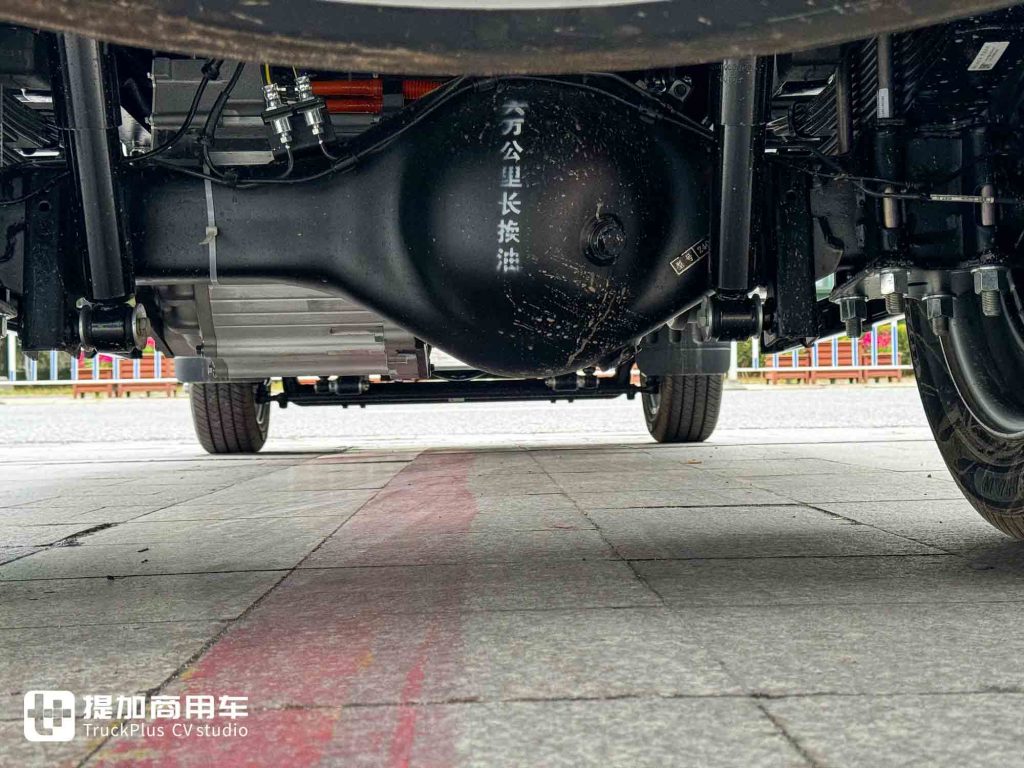 它是“走街串巷最强小卡”？超大电池+超强承载，江淮新能源EX6小卡实拍！