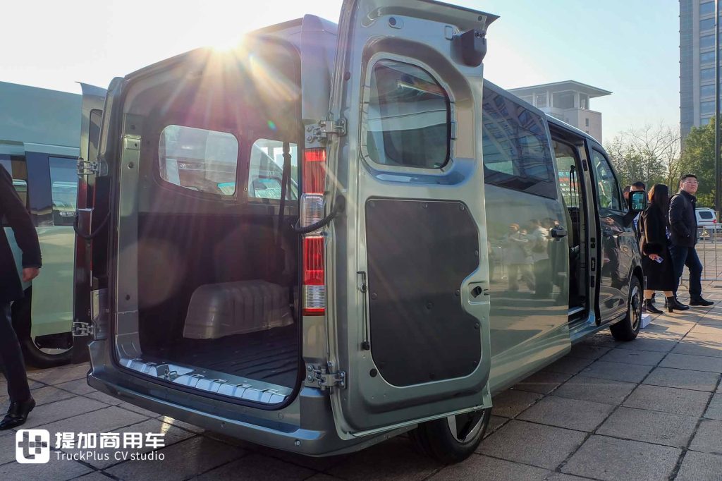 超充长续航，能拉多赚的超能Van？远程星享V8E明窗版实拍评测