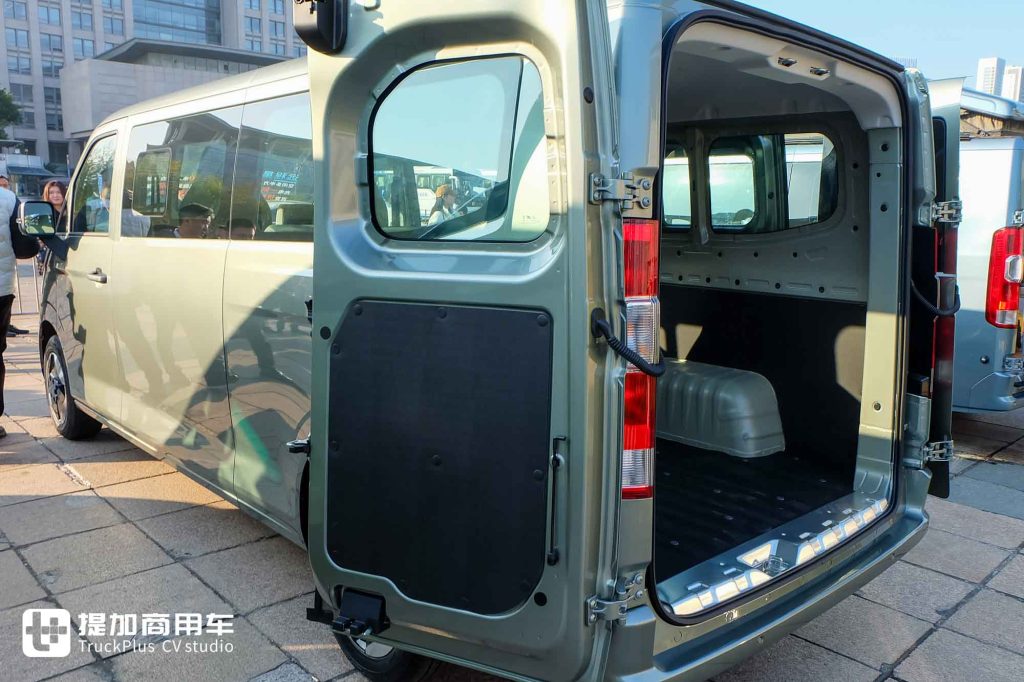 超充长续航，能拉多赚的超能Van？远程星享V8E明窗版实拍评测