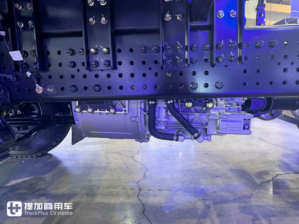新能源赛道涅槃重生！重磅发布第三代新能源重卡，深度解析上汽红岩i·杰狮的硬核实力