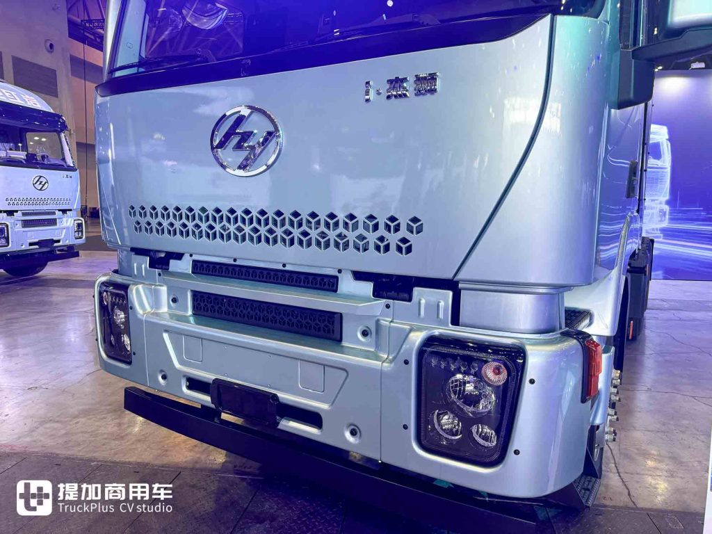 新能源赛道涅槃重生！重磅发布第三代新能源重卡，深度解析上汽红岩i·杰狮的硬核实力