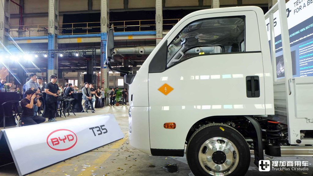 在新加坡卖77万？比亚迪T35小卡登陆新加坡，实拍带您看实力几何