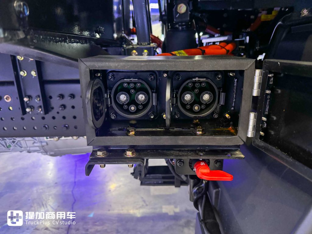 新能源赛道涅槃重生！重磅发布第三代新能源重卡，深度解析上汽红岩i·杰狮的硬核实力