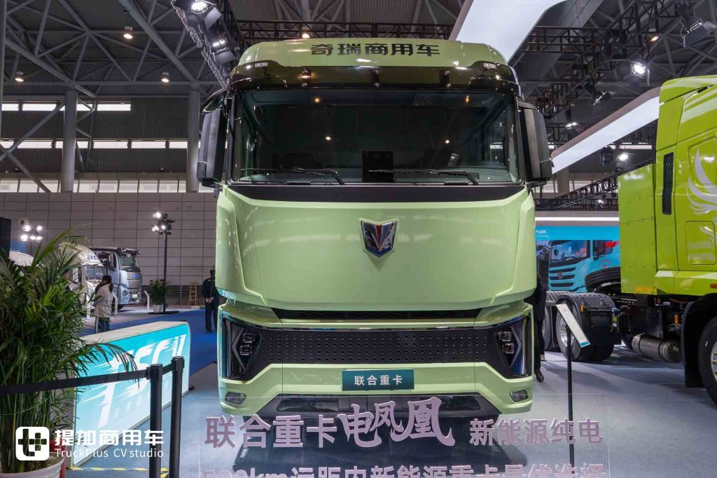 号称“500KM运距内新能源重卡最佳选择”？联合重卡电凤凰纯电牵引车实拍