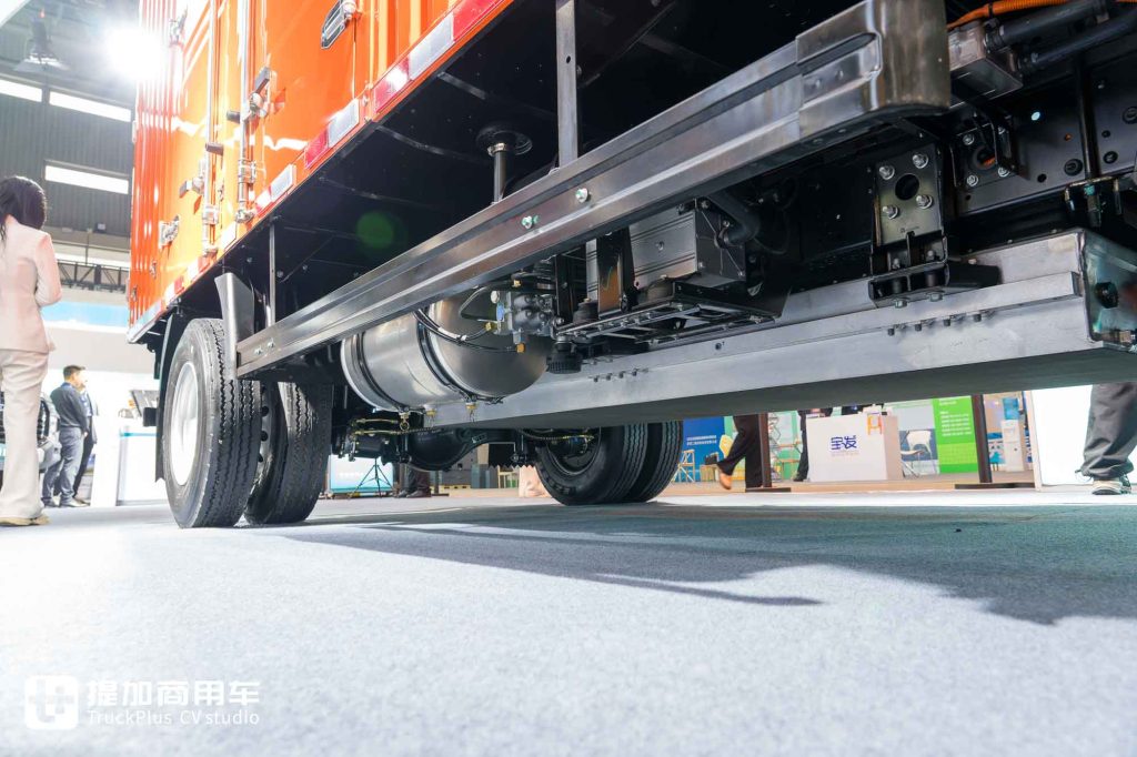 它要做新能源轻卡“电量内卷”的破局者?零米轻卡最新发布的金米版长续航轻卡评测