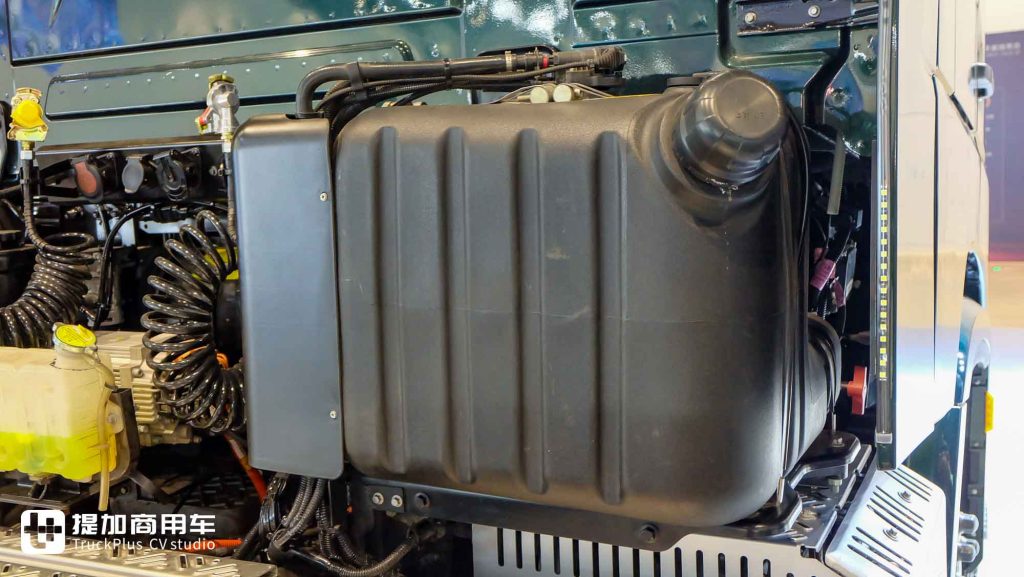 920匹大马力，超低能耗+生活舱化驾驶室！欧曼银河9插电混动牵引车实拍