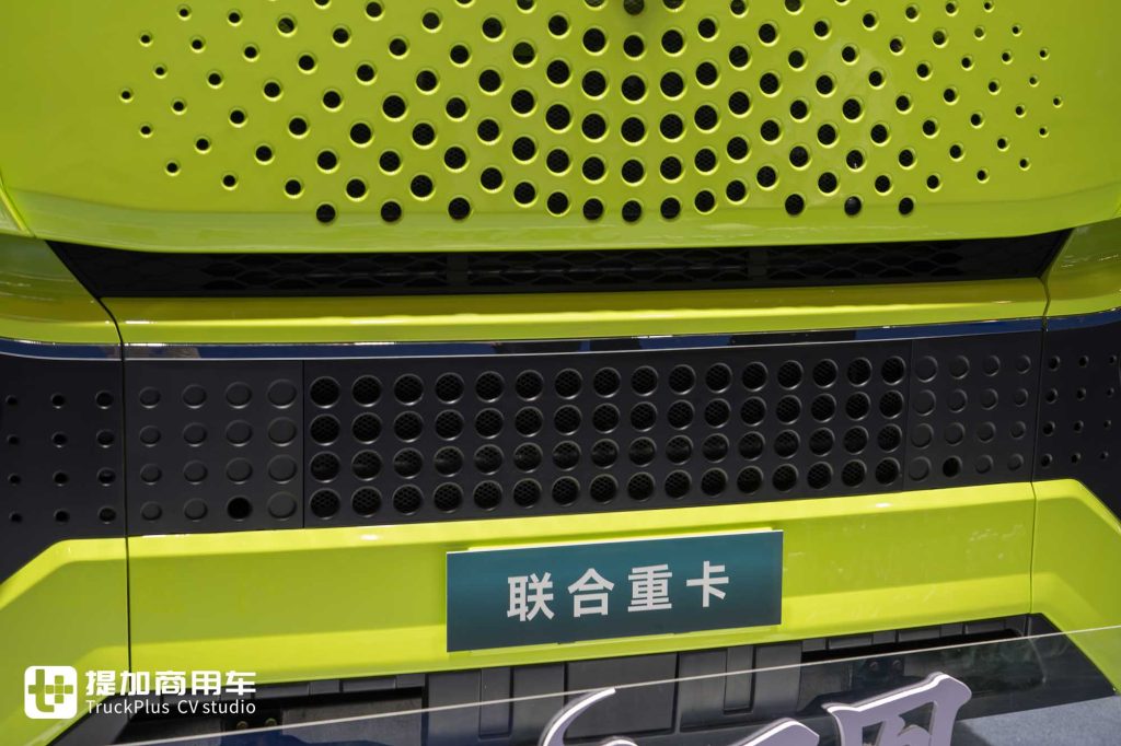首创云途增程技术,续航高达1400公里?联合重卡云凤凰增程混动牵引车实拍评测