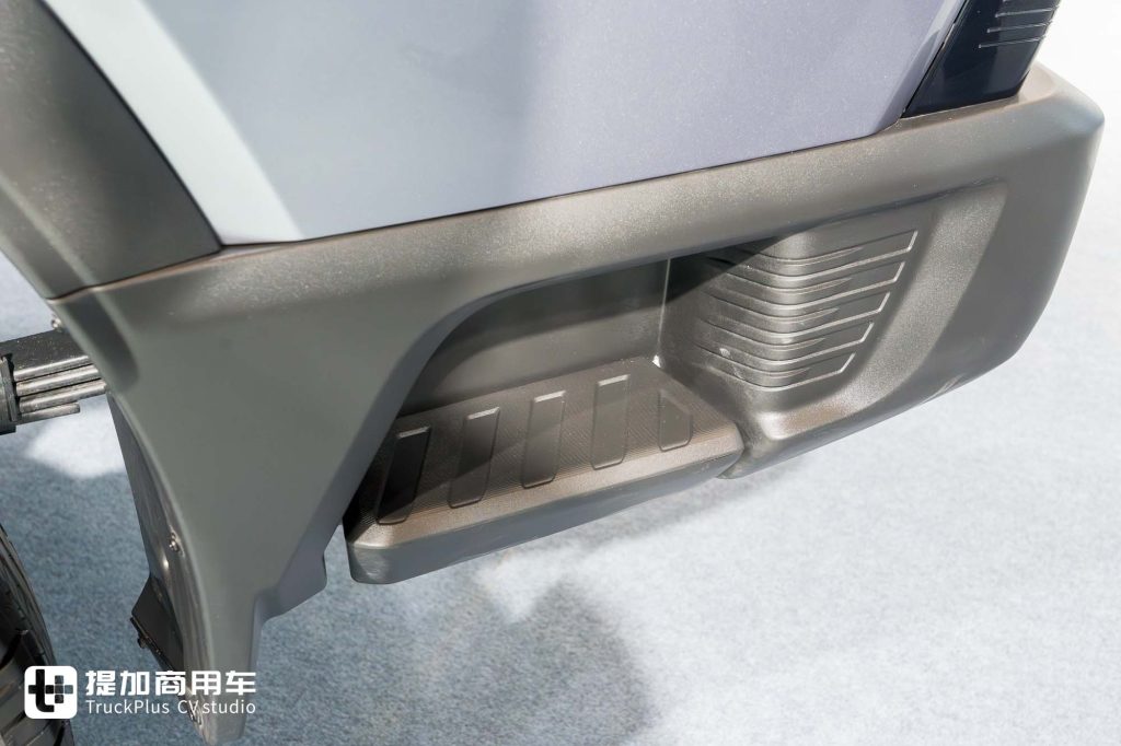 能拉重活、能跑烂路，还有超大功率外放电？奇瑞商用车威麟R08 EV纯电皮卡实拍