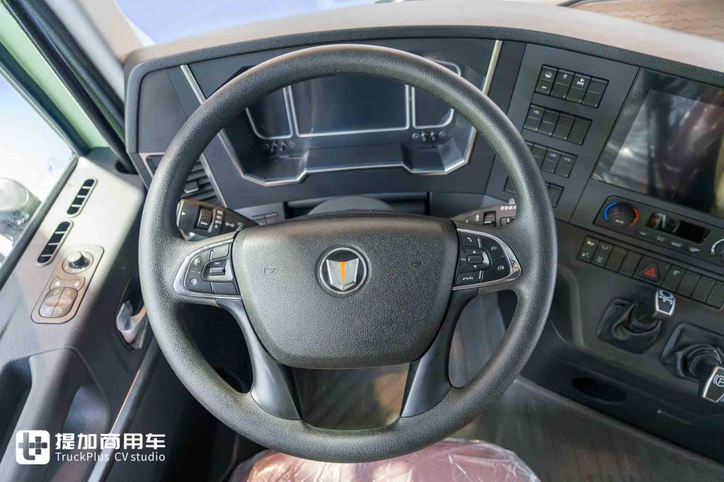 号称“500KM运距内新能源重卡最佳选择”？联合重卡电凤凰纯电牵引车实拍