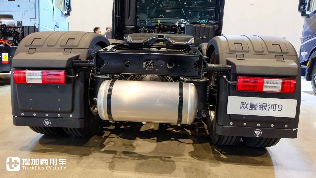 920匹大马力，超低能耗+生活舱化驾驶室！欧曼银河9插电混动牵引车实拍