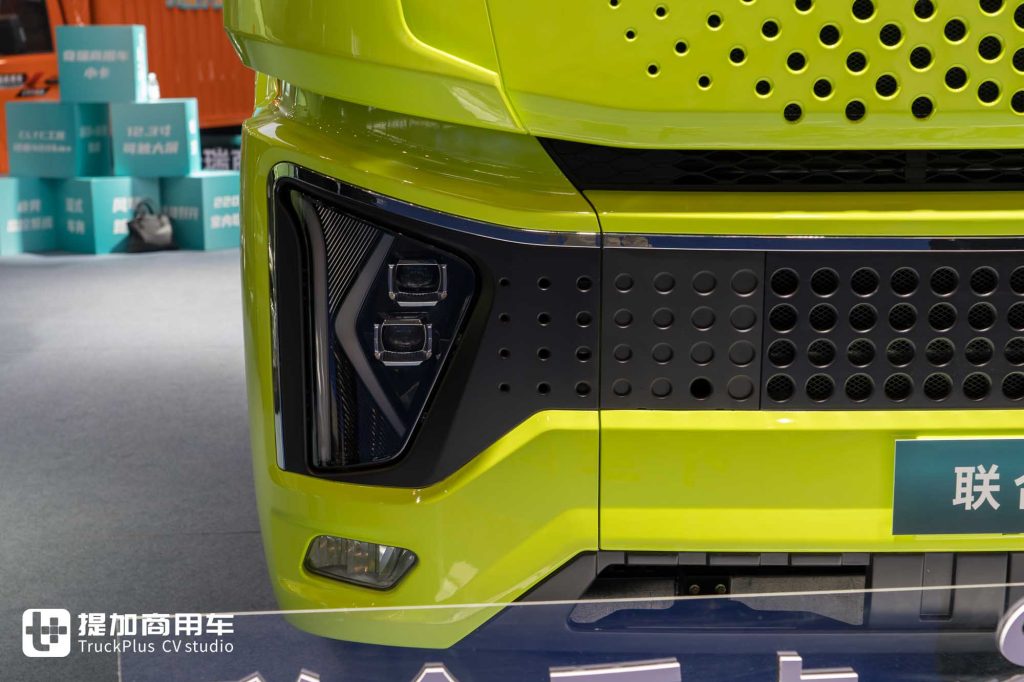 首创云途增程技术,续航高达1400公里?联合重卡云凤凰增程混动牵引车实拍评测