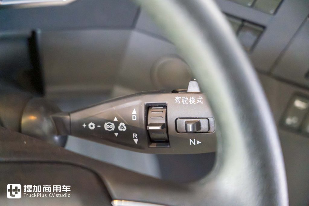 号称“500KM运距内新能源重卡最佳选择”？联合重卡电凤凰纯电牵引车实拍