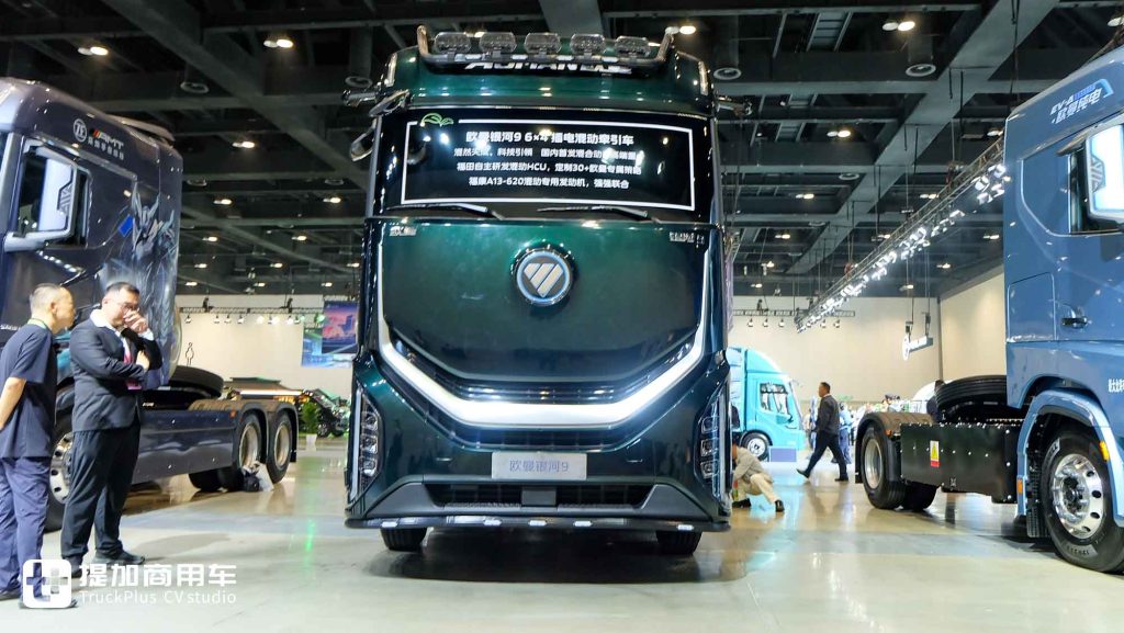 920匹大马力，超低能耗+生活舱化驾驶室！欧曼银河9插电混动牵引车实拍