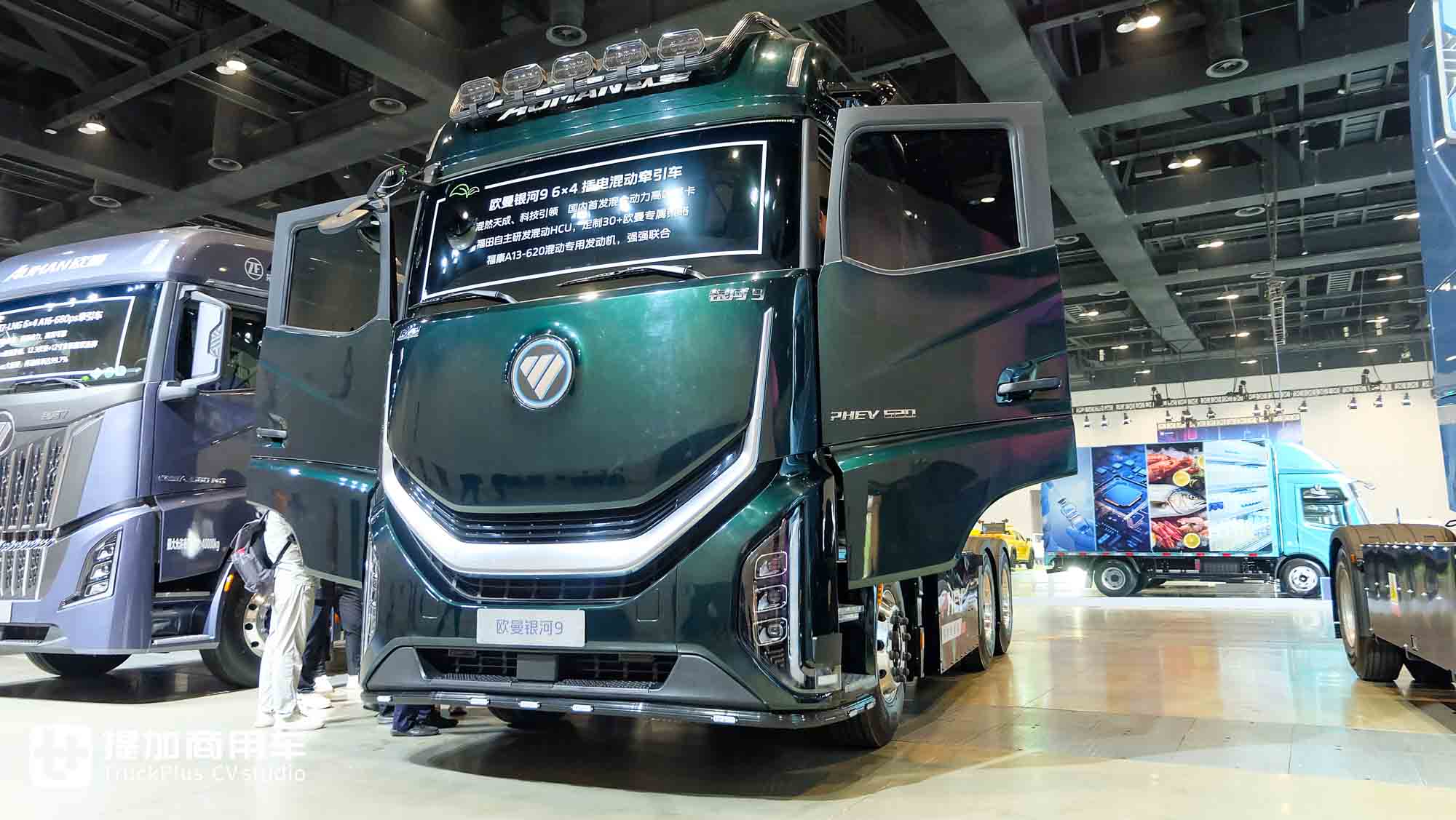 920匹大马力，超低能耗+生活舱化驾驶室！欧曼银河9插电混动牵引车实拍