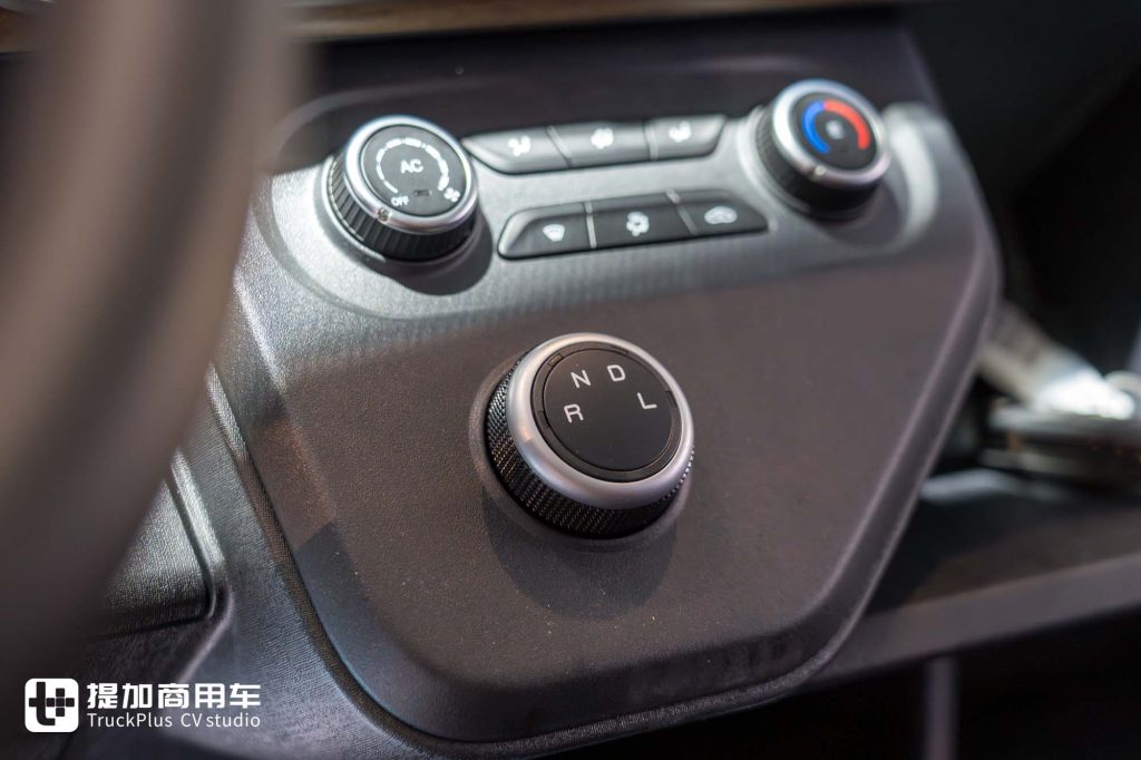 它要做新能源轻卡“电量内卷”的破局者?零米轻卡最新发布的金米版长续航轻卡评测