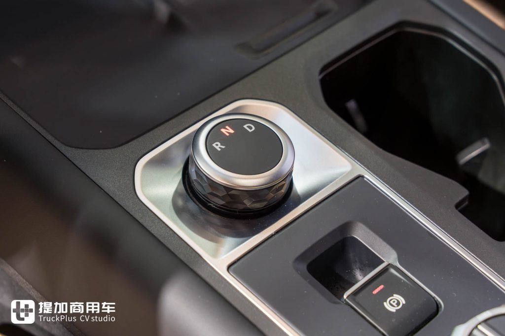 能拉重活、能跑烂路，还有超大功率外放电？奇瑞商用车威麟R08 EV纯电皮卡实拍