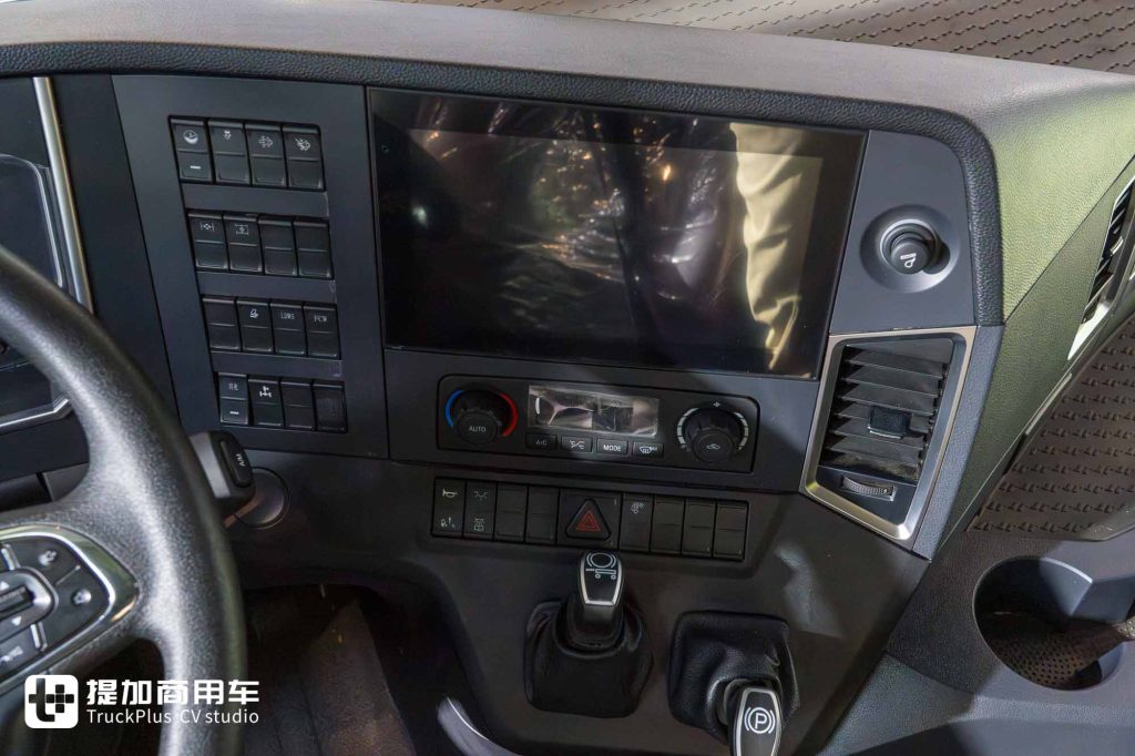 首创云途增程技术,续航高达1400公里?联合重卡云凤凰增程混动牵引车实拍评测