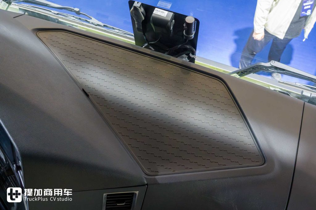 首创云途增程技术,续航高达1400公里?联合重卡云凤凰增程混动牵引车实拍评测