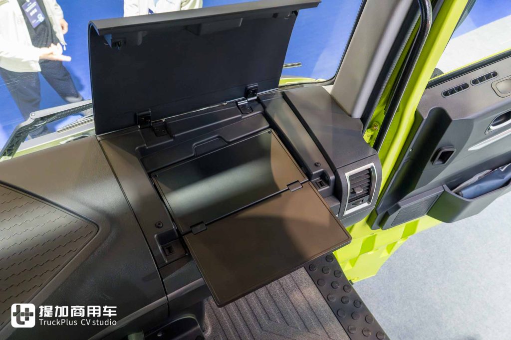 首创云途增程技术,续航高达1400公里?联合重卡云凤凰增程混动牵引车实拍评测