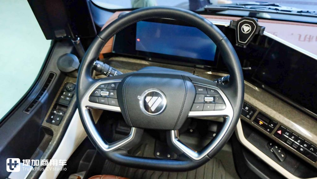 920匹大马力，超低能耗+生活舱化驾驶室！欧曼银河9插电混动牵引车实拍