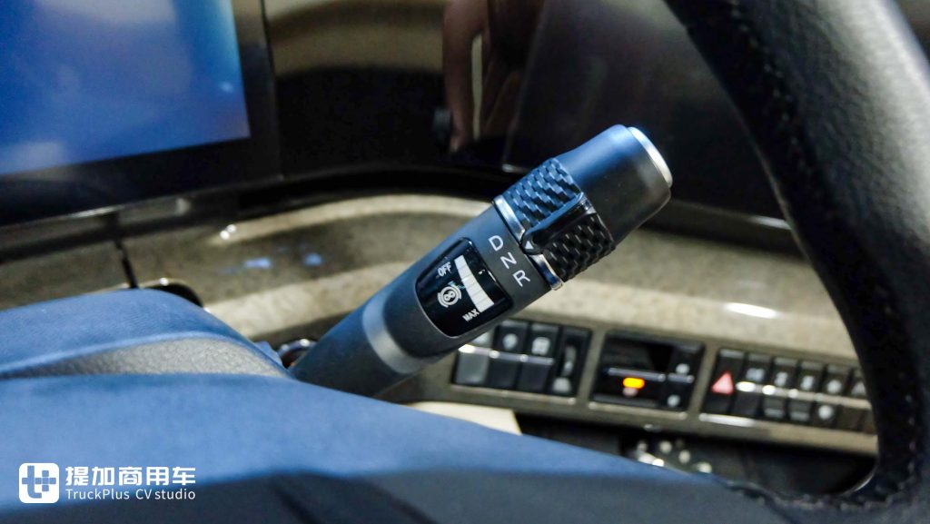 920匹大马力，超低能耗+生活舱化驾驶室！欧曼银河9插电混动牵引车实拍