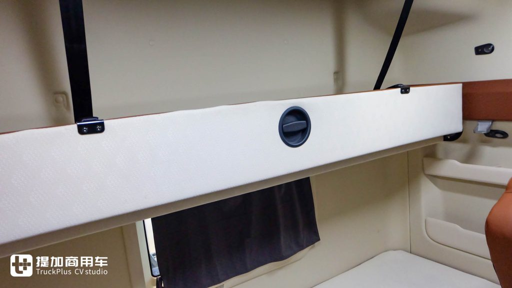 920匹大马力，超低能耗+生活舱化驾驶室！欧曼银河9插电混动牵引车实拍