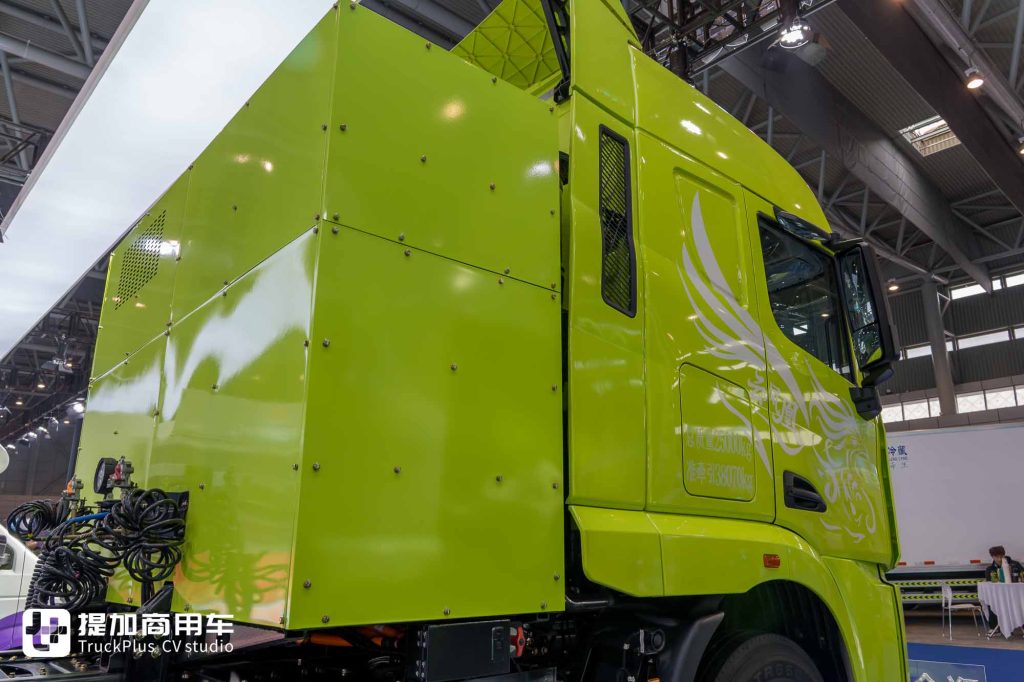 首创云途增程技术,续航高达1400公里?联合重卡云凤凰增程混动牵引车实拍评测