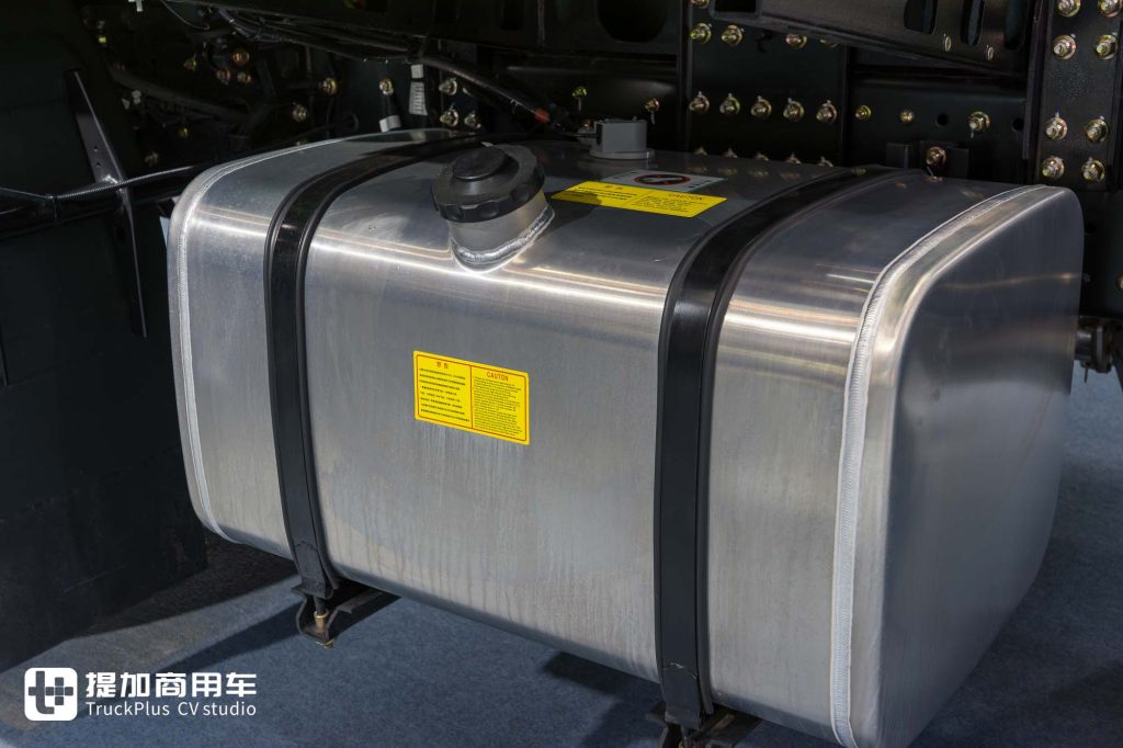 首创云途增程技术,续航高达1400公里?联合重卡云凤凰增程混动牵引车实拍评测