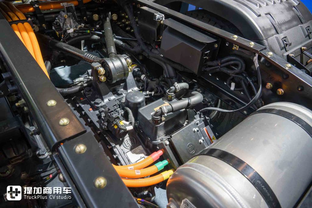 号称“500KM运距内新能源重卡最佳选择”？联合重卡电凤凰纯电牵引车实拍