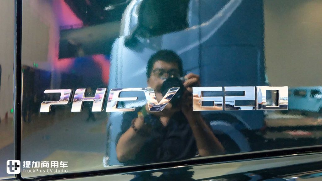 920匹大马力，超低能耗+生活舱化驾驶室！欧曼银河9插电混动牵引车实拍