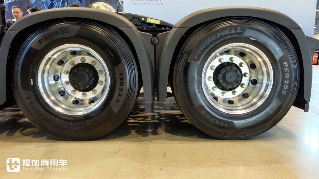 920匹大马力，超低能耗+生活舱化驾驶室！欧曼银河9插电混动牵引车实拍